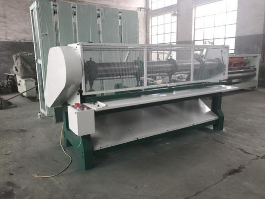 Auf der Straße befindet sich die Maschine mit der Bezeichnung &quot;Slotting Machine&quot; (Slottungsmaschine).
